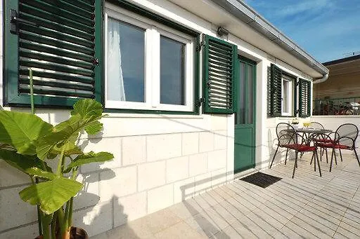 Apartment Morena Donji Okrug  Croatia